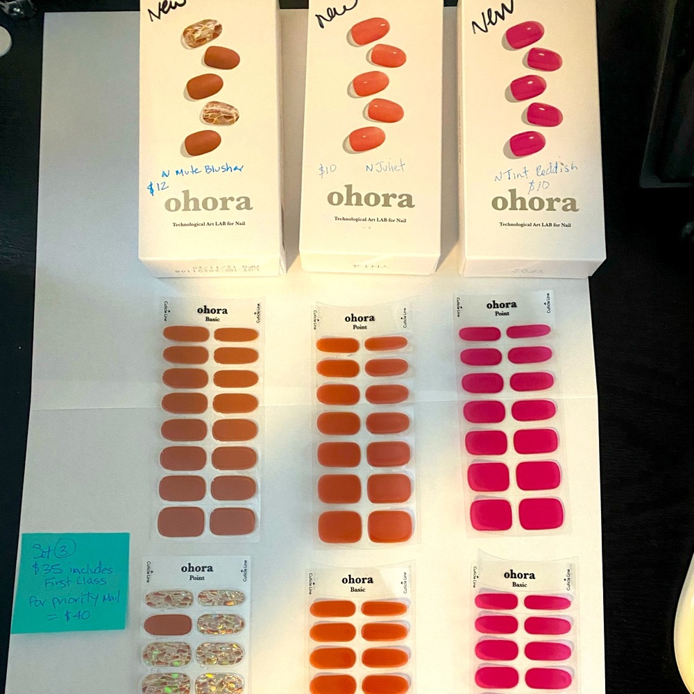 Vanity Table Ohora Mute Blusher, Juliet & Redish polish strips